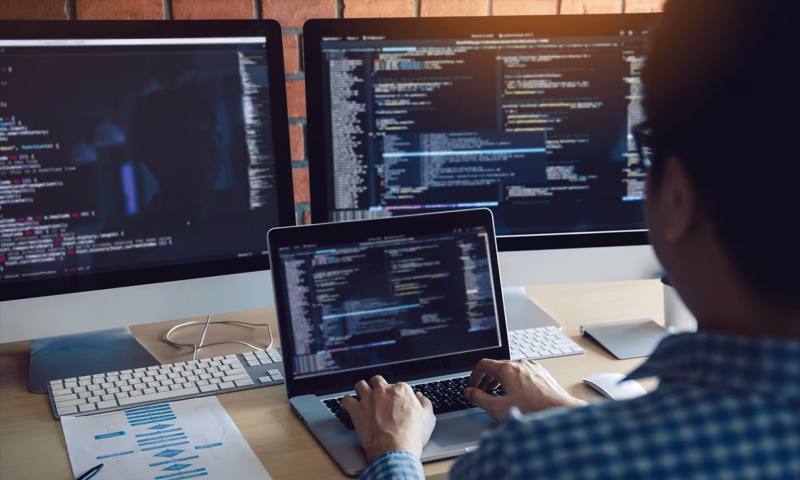 数据科学选型:R与Python如何赋能银州区网站建设?